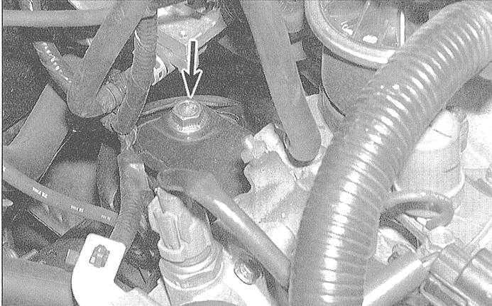 Проверка состояния и замена резиновых подушек опор подвески силового агрегата skoda - felicia