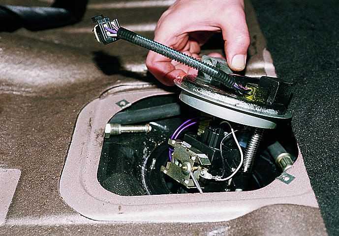 Проверка исправности функционирования, снятие и установка вакуумного усилителя тормозов