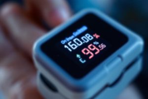 Пульсоксиметрия: зачем измерять сатурацию кислорода