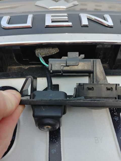 Рено флюенс не открывается багажник с кнопки ключа