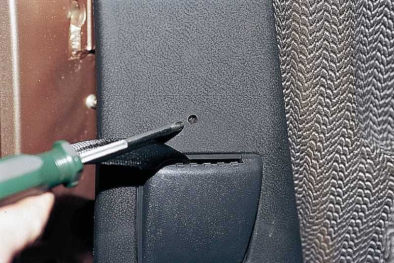 Снятие и установка компонентов ремней безопасности | кузов и отделка салона | skoda felicia