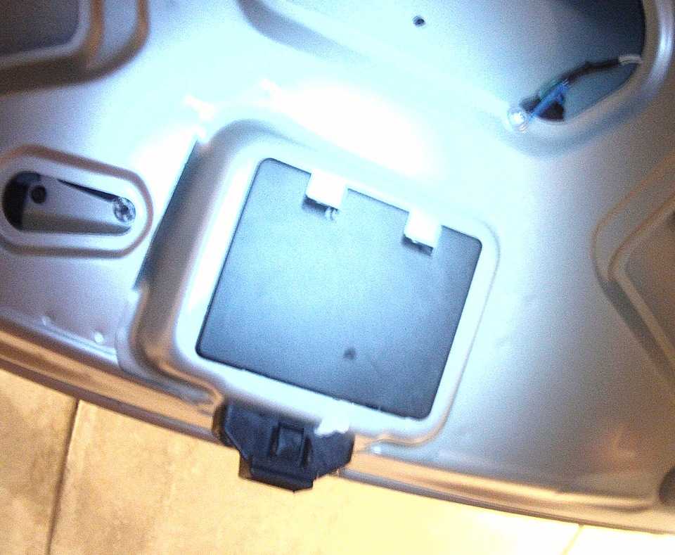 Причина неисправности замка багажника рено флюенс Ремонт механизма открывания багажника флюенса  Отвечают профессиональные эксперты портала
