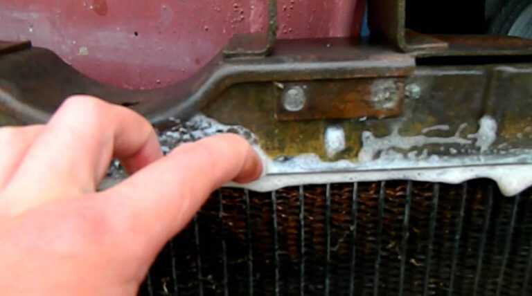 Чем заклеить радиатор охлаждения – методы ремонта
