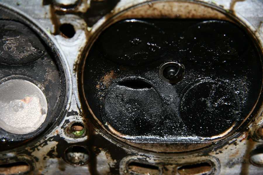 Дымит двигатель после замены масла: почему и что делать в этом случае