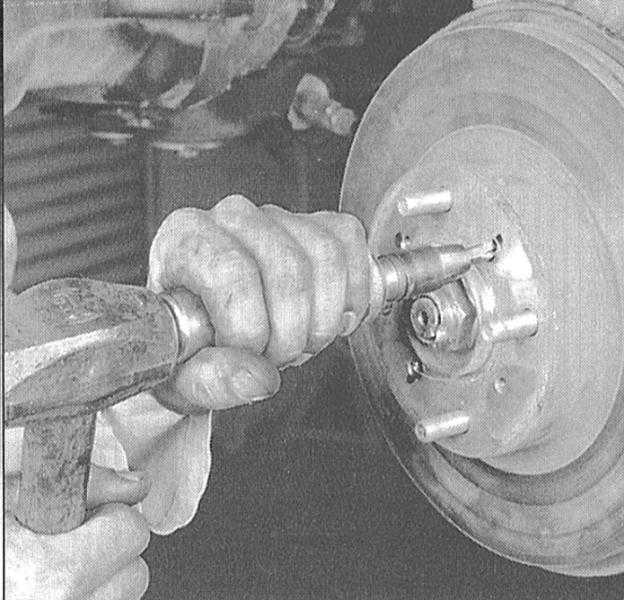Снятие, проверка состояния и установка барабанов тормозных механизмов задних колес