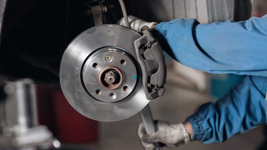 Проверка состояния, снятие и установка дисков передних тормозных механизмов