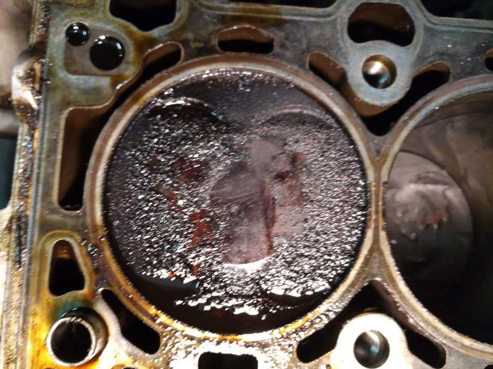 Упал уровень масла в двигателе: почему так происходит