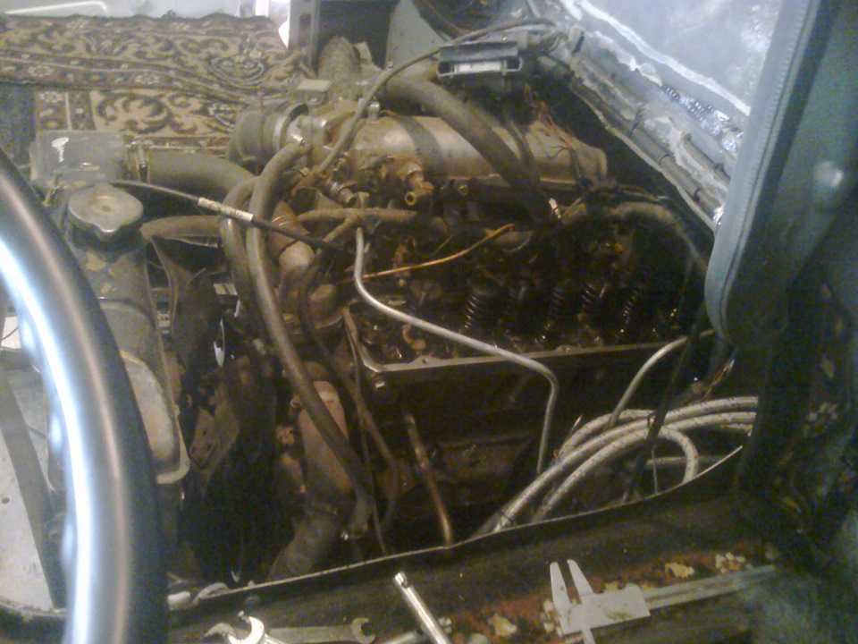 Двигатель УМЗ421 УМЗ421 появился как результат дальнейшего развития мотора УМЗ417 На нем, вместо асбестового шнура наконец то поставили сальник, и на