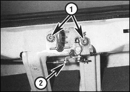 Снятие, установка и регулировка компонентов замка двери задка