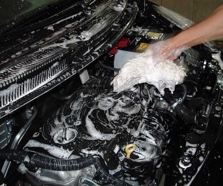 Как правильно мыть двигатель автомобиля своими руками, можно ли использовать керхер на автомойке, химию, нужно это вообще