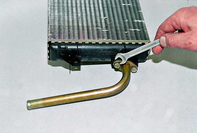 Снятие и установка радиатора отопителя | отопитель | skoda fabia